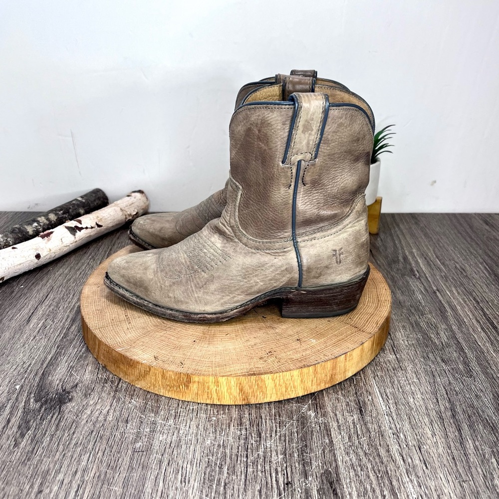Frye | Billy Short Bootie in Grey Size 6